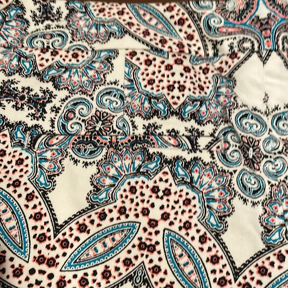 Express size 4 Shorts with side Zipper - Picture 9 of 9